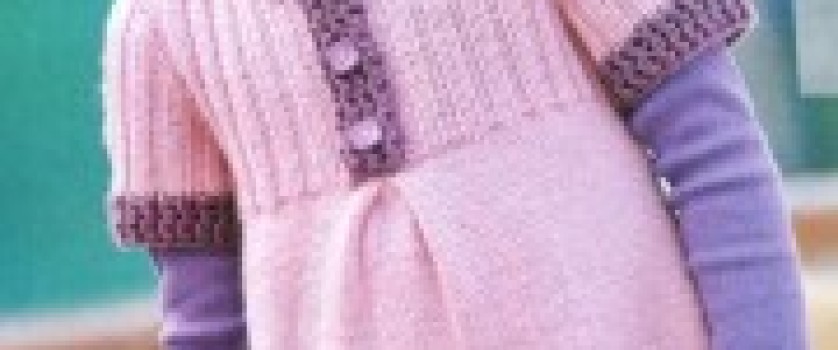 Вязаное платье для девочки с кармашками