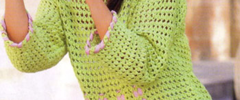 Зеленый пуловер с ленточками