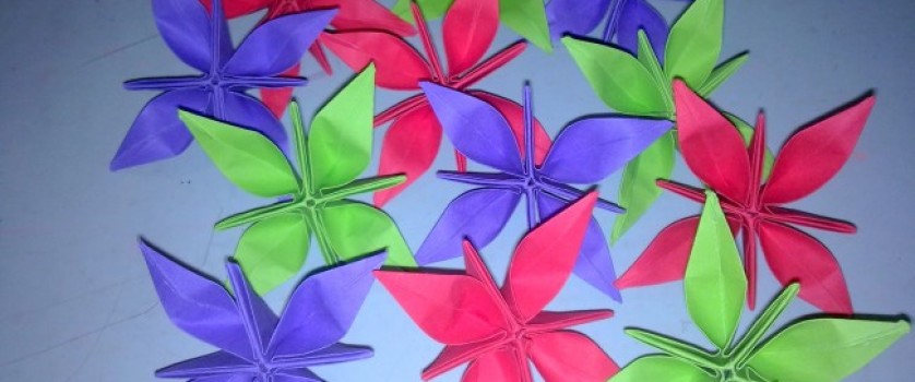 Оригами цветок с четырьмя лепестками