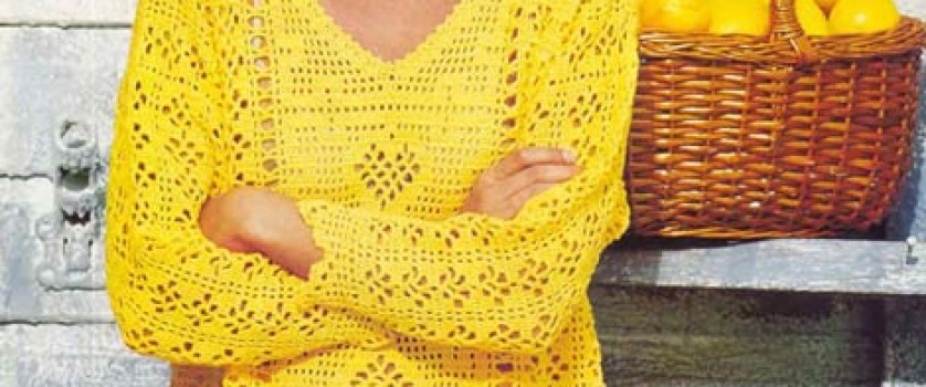 Желтый пуловер с коллажем узоров