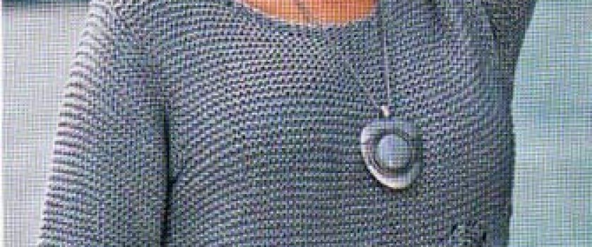 Серый узорчатый пуловер