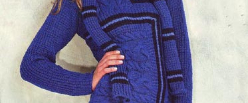 Синий пуловер и шарф
